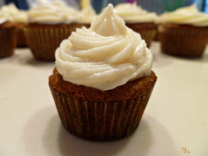 carrot cake cupcakes with cream cheese frosting | The Baking Fairy